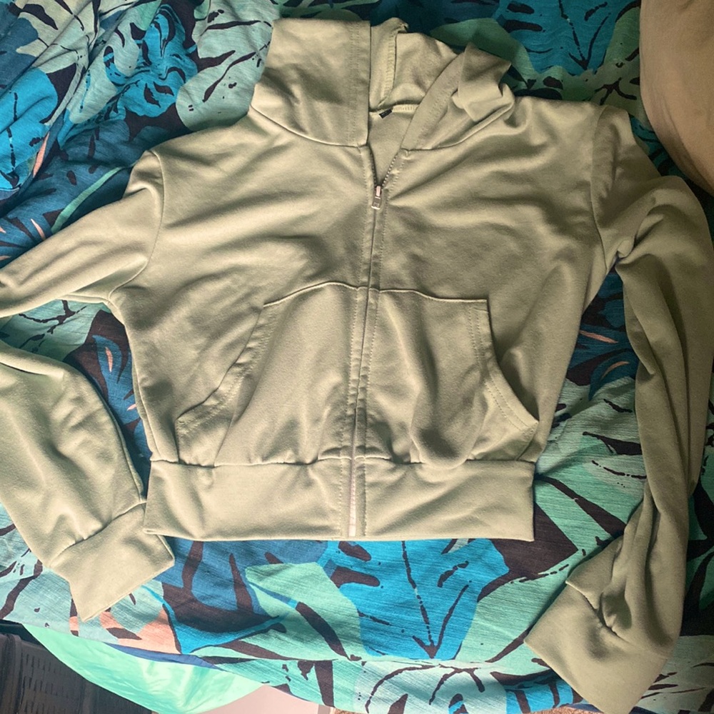 Cropped zip up